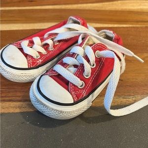 Toddler converse red size 4